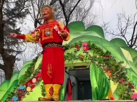 今日猴哥学精了,当着面把手绢要回来🤭
拿手绢的兄弟抓紧把手绢还给猴哥
@王铁柱(雪饼猴🐒) @王铁柱的朋友圈