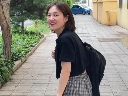 等闺蜜八十岁我还给你推轮椅,看帅哥 #一定要看到最后