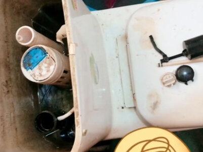 我家马桶总有流水声看不到漏水,这个事跟我家胖东反映有两天了,没啥回应呢……结果我自己一研究就给搞定啦#马桶