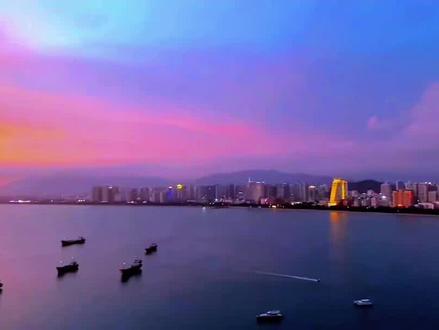 这个#这是我见过最美的晚霞 如何用手机调节制作的,今天我来教你#轻而易剪 #好看的晚霞分享给喜欢的人 #剪辑教程 @DOU+小助手