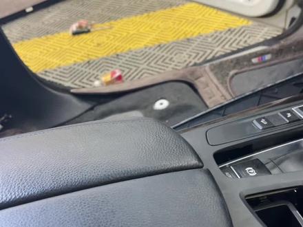 宝马x5的扶手箱怎么拆