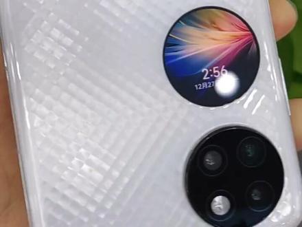 #华为发布新款折叠屏p50pocket 外面的小屏可以设置动态屏保,太有趣了!!!