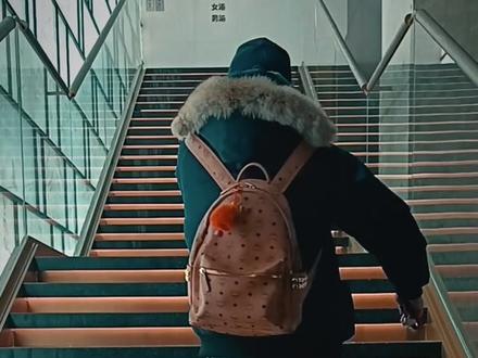 我是游沐日记最屌的扛把子,干!
#洗浴 #火锅 #自助餐 #扛把子 #六亲不认的步伐
@DOU+小助手