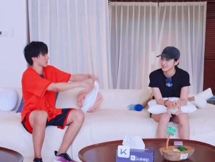 最终云海抢到了丹凝的飞盘,虽然很遗憾丹凝没有和max单独约会过,但是两个人已经互通心意啦! #刘丹凝 #王振宇 #闪耀吧体育生