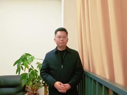 #南昌一模 江西的高三家长们,你家孩子一模考了多少分?评论区扣分数!
每年都有孩子一模发挥失常,最后高考逆风翻盘;也有孩子一模考得好,最后高考掉链子。关键就在于一模考后的复盘和冲刺规划,这条视频全给你讲明白,帮孩子抓住最后80天,稳稳提分!
#江西高考 #高考志愿填报 #高三冲刺 #升学规划@江科附中孙老师