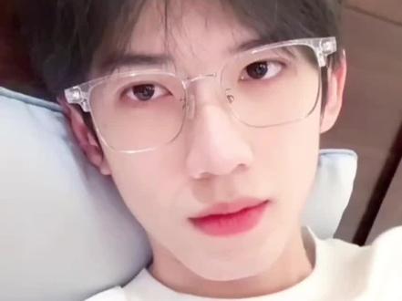 我有个姐姐叫李沄毅
我有个弟弟叫李毅
我叫李歪歪
#李歪歪#男大李歪歪#直播录屏分享#抽象#YY与歪歪
@李歪歪 @冷酷小李 @AAA数学李老师