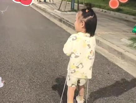 牵绳蜗牛发光宝宝玩具爬行拖拉学步儿童益智男女孩1-2岁3岁拉着走 #牵绳蜗牛 #发光玩具 #宝宝爬行 #拖拉学步 #益智玩具