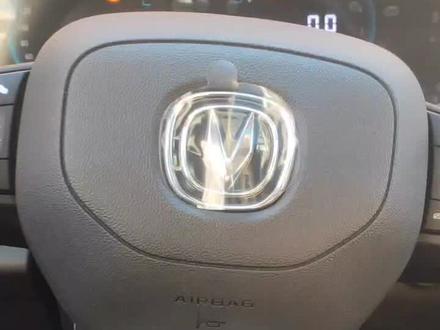 拆长安35plus档位杆饰板