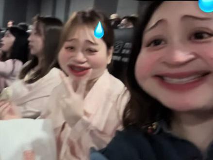 二刷阿嬷,我看了潮汕版,对于二刷的我是友好又深刻的,因为看了很多解说,带着伏笔去看的,但是我个人感觉,第一次看的朋友还是建议普通话版,不用盯着字幕,更投入地去看,再看遍,怕写的侨批都背的完了🌚,潮汕,我早晚要来一趟,吃油柑吃橄榄,无米粿,还有木生离开家前吃的乃个糖水,我也要捡一堆木棉花来晒!!!!!!!