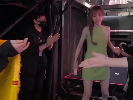 王心凌收到锦旗后都哭了, 大家还是Hold不住《当你》的力量#王心凌 #王心凌sugarhigh世界巡回演唱会