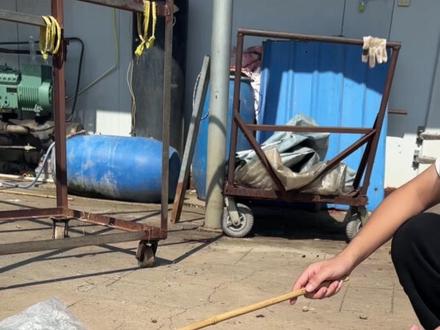 #红薯粉条 #家乡的味道 今天应老乡要求用火烧一下红薯粉条