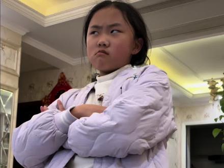 都怪我多嘴,这孩子脾气真大#家庭搞笑 #关于看手机 #孩子也是有脾气的