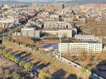 汝州望嵩路的由来, 少室山从山南北望,一组山峰,互相叠压,状如千叶舒莲,唐代有"少室若莲"之说,我们当地人称之为"九顶莲花山。