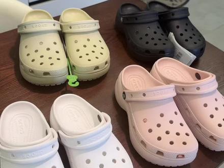 #洞洞鞋出洞 #云朵洞洞鞋 #Crocs 独家实拍~实物更好看更有质感不要拿塑料鞋来对比!直接吊打~不会塌陷不会嘎吱响不会臭脚丫的洞洞鞋#卡骆驰云朵 #Crocs云朵
