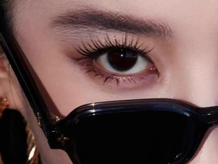 看F1的有效穿搭#刘亦菲 #F1 #阿布扎比