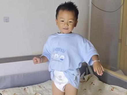 “蛮满我跳的好看吗”?快点来夸我#珠满摇 #人类幼崽越养越上头 #骗你生儿子 #萌娃跳舞 #AI跳舞