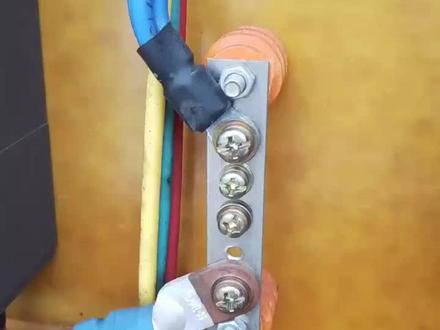 零线也接地为什么需要绝缘子?#电工知识 #电工 #零基础学电工 #知识分享