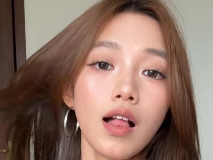 牙齿上卡了个什么 好像是发光小零食 #牙钻 #牙钻教程