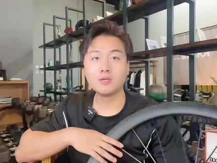 公路车入坑第9期【公路轮组品牌合集】轮组品牌如今是可选择的太多了,无论是自行车厂家还是非自行车厂家都有自己的轮组生产线,铝合金与碳纤维轮组多种多样,我总结了这几年销量以及性能不错的轮组给大家