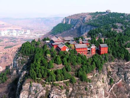 如果夹谷山聚仙宫是金庸笔下所有仙侠世界的归宿,那么这座云雾中的夹谷山就应该是归途。#同城热门 #武侠 #枣庄 #金庸武侠 #夹谷山