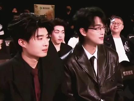 #黑西装 #纯享版 #喜人奇妙夜 #星光大赏 #小力士 纯享版。你们的可能是无限!