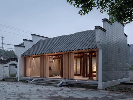 用玻璃砖砌筑的马头墙,让徽派建筑别具特色。 #设计 #改造