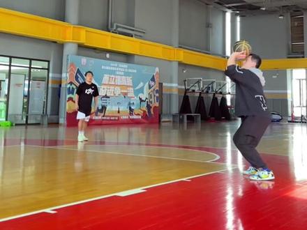 球队里是不是后卫和中锋的关系最好?快艾特你最好的球队拍档来看!