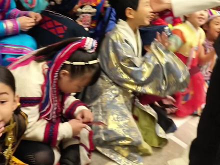 周深哥哥给大家发红包🧧太暖心了小朋友可开心了#周深#央视春晚#彝族女孩罗晨允#吉量#贵州