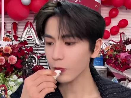 生日直播啦直播啦@张凌赫
【一秒都舍不得剪掉】
没看到的姐妹可以看一下哦
#张凌赫 #直播录屏分享
#生日快乐