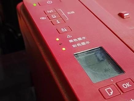 佳能打印机ts3380出现E05错误如何解决? 佳能打印机ts3380出现E05错误时,表示打印机无法识别墨盒。解决方法是使用酒精擦拭金属芯片, 并使用干燥的纸巾擦拭墨盒芯片与打印机连接的接触点。待金属芯片完全风干后,重新安装墨盒。..