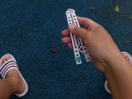 一个人玩花式蝴蝶刀教学威慑力玩法,甩刀未开刃新手快速入门上手教程 #balisong