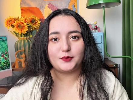 后来治愈我的,不是时间,是《悉达多》里的那条河 很多人以为,想通了就是不难受了。
但黑塞告诉我:真正高的智慧,不是你已经不痛了。
是你在经历过一切之后,
依然选择俯下身,
去爱这条浑浊的、弯弯曲曲的生命之河。
爱那个犯过错的自己,
爱那些没能如愿的结局,
爱此时此刻,不够完美但正在呼吸的一切。#悉达多 #黑塞 #女性成长 #读书成长