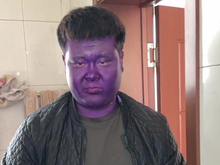 坐拥八百万粉丝的守村人,凭一己之力,将好兄弟带至流量巅峰! #小奥奥 #搞笑视频 #守村人