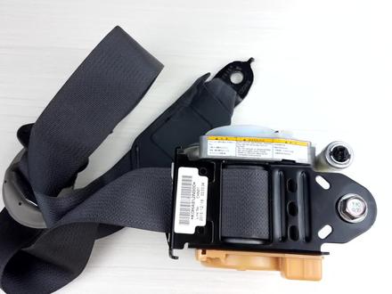 拆开才知道,安全带里还隐藏着爆炸装置,看看预紧式安全带的原理