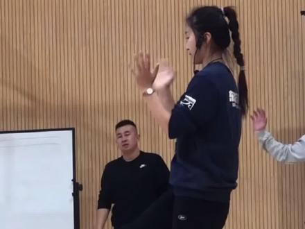 #篮球教学 #脚步训练 #篮球 #协调性 上难度了,练起来练起来@是婷姐啊🏀