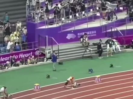 袁琦琦这弯道技术真棒!#袁琦琦 #田径美女 #杭州亚运会 #体育精神