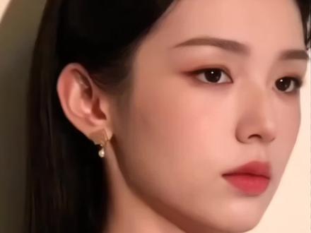 周也没拉窗帘导致恋情曝光,比恋爱自由先来的是花粉诉求,集体要求她分手,95花上升期搞事业为主真的很清醒了!#周也#周也恋情#周也花粉#清醒#搞事业