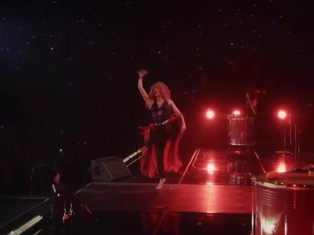 南非世界盃主題曲Waka waka -Shakira#嗨翻全场 #神级现场 #大型蹦迪现场 #欧美经典音乐 #演唱会 #前奏一响拾起多少人的回忆