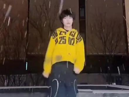 随橙想呢,经历完登陆日又来了个荣耀之战#张子墨 #荣耀之战