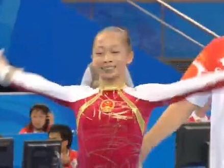 女子体操篇-杨伊琳,2008年北京奥运会团体冠军,女子全能第三名,高低杠第三名,同时也是一届奥运会拿奖牌最多的女子运动员之一(另一个是程菲),同时这也我们连续三届拿到女子全能奖牌,此篇介绍是2008年女子全能决赛成套#体操 #体操运动员 #奥运会 #世界冠军 #奥运冠军