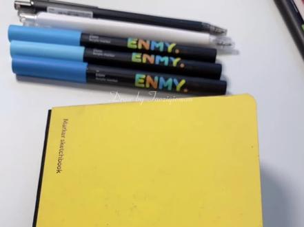 沉浸式画画🎨一分钟画新年盖瑞 ·
这一年的尾巴把一条蛇萌到
简单画一条新年版盖瑞一条蛇
别忘了它是带着礼物来的哦
·#丙烯马克笔 #零基础学画画 #原来画画如此简单 #盖瑞 #疯狂动物城2