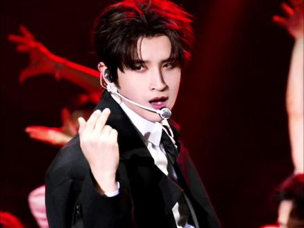 『one by one』万总MV今日上线~
让我们一起恭迎万总~#张远 #onebyone #张远远行 #张远跨年演唱会 #张远佛山演唱会