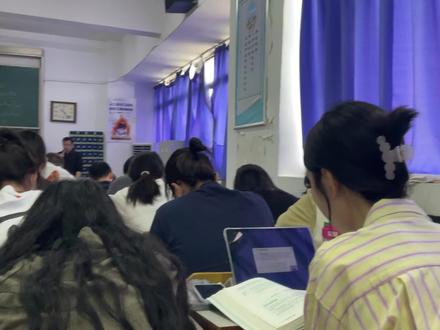 #江苏专转本 #南京邮电大学 @DOU+小助手 @抖音小助手 南京邮电大学锁金村校区的邮政管理专业的上课现场#大学生上课的状态 #上课日常 #主打的就是一个真实