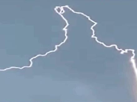 中科院引雷实验太震撼了!到底是什么原理?