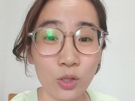 关于明厨亮灶 我可以接受装监控,可以保存30天,有问题监管部门调监控查。但是我接受不了全民公开的直播,人做事的时候难免有疏忽大意的,有概率被恶意放大抹黑,而且万一有那种变态,都不用跟踪,就能实时知道我几点开门,几点离店,太可怕了!#明厨亮灶