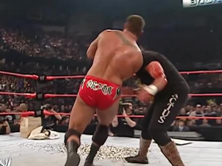 兰迪奥顿RKO失败,后背扎满图钉,痛不欲生! #WWE #兰迪奥顿 #RKO