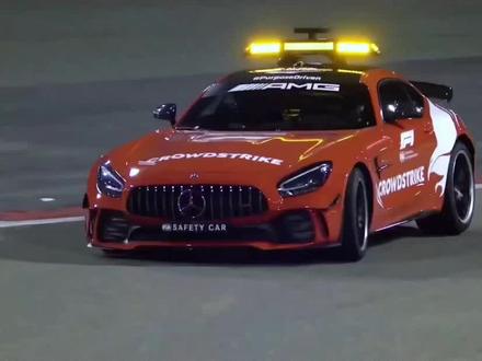 F1赛车为什么不用超跑来做安全车呢? #f1赛车 #奔驰amgone #阿斯顿马丁vantage