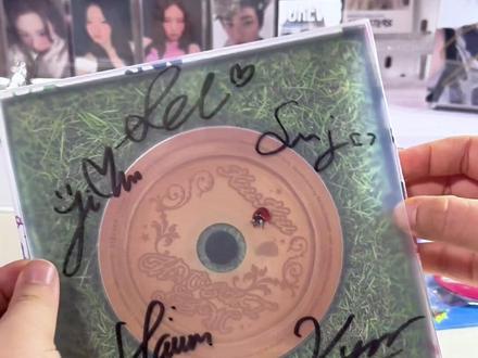 请多多关注我们小名鼎鼎的稞吧#kiiikiii #kiiikiii回归 #签专开箱 #追星人的日常