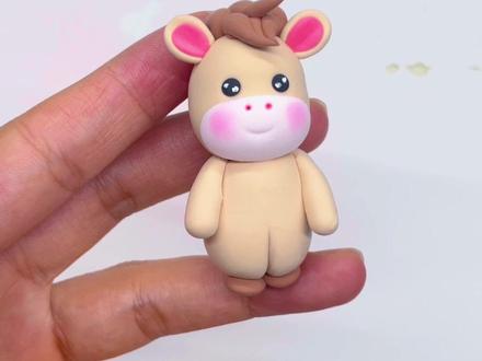 小马教程来咯,马年快到了,先学捏个小马吧,简单好学哦,捏起来🥰🥰#粘土手工教程 #粘土马 #粘土手办 #粘土教程 #粘土动物简单教程