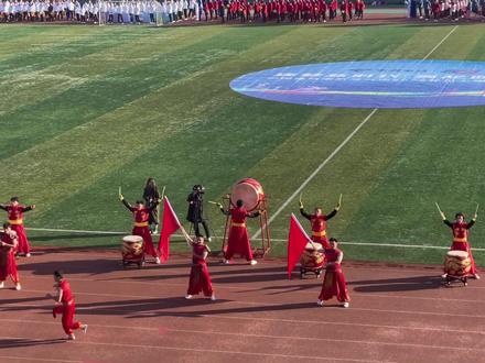 旗开得胜,鼓动青春
运动会开幕式中国鼓舞和功夫旗舞配合震撼开场!#运动会开幕式 #民俗文化 #场面壮观 #中国大鼓